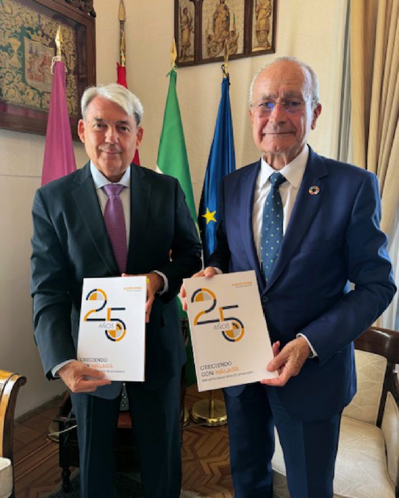 Pedro Guzmán y el Alcalde de Málaga. Don Francisco de la Torre en el Ayuntamiento de Málaga